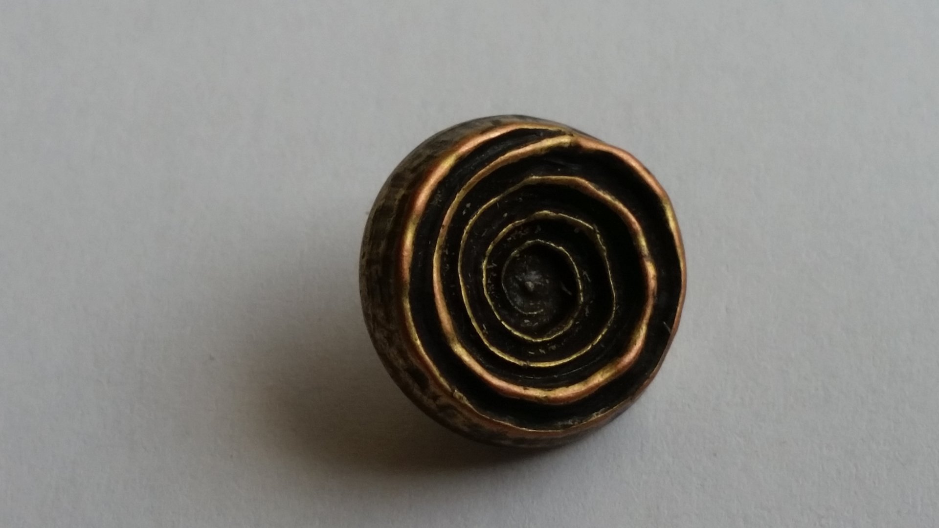 Metallknopf mit Öse im Durchmesser 15 mm