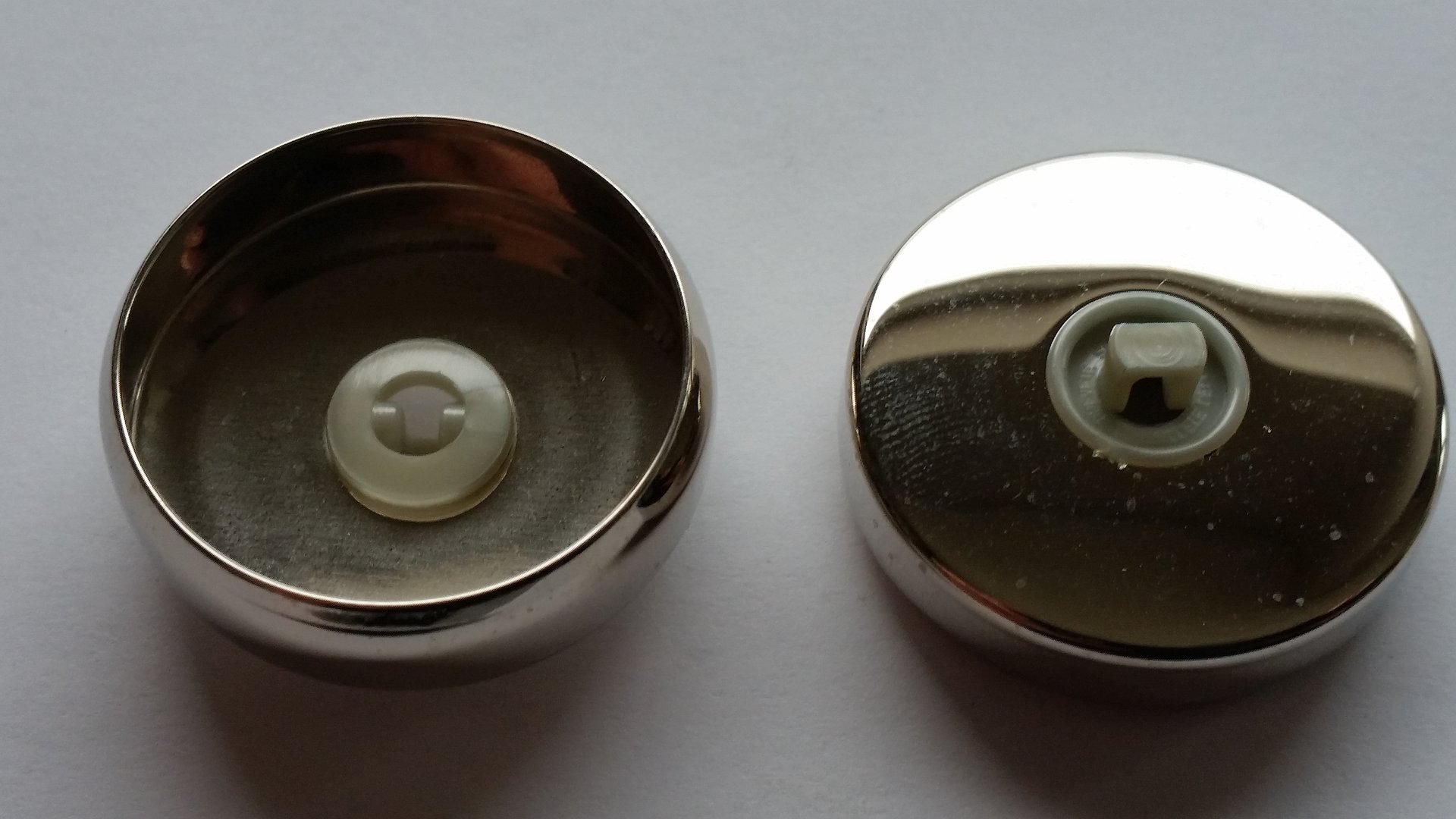 Metallknopf mit Öse im Durchmesser 32 mm