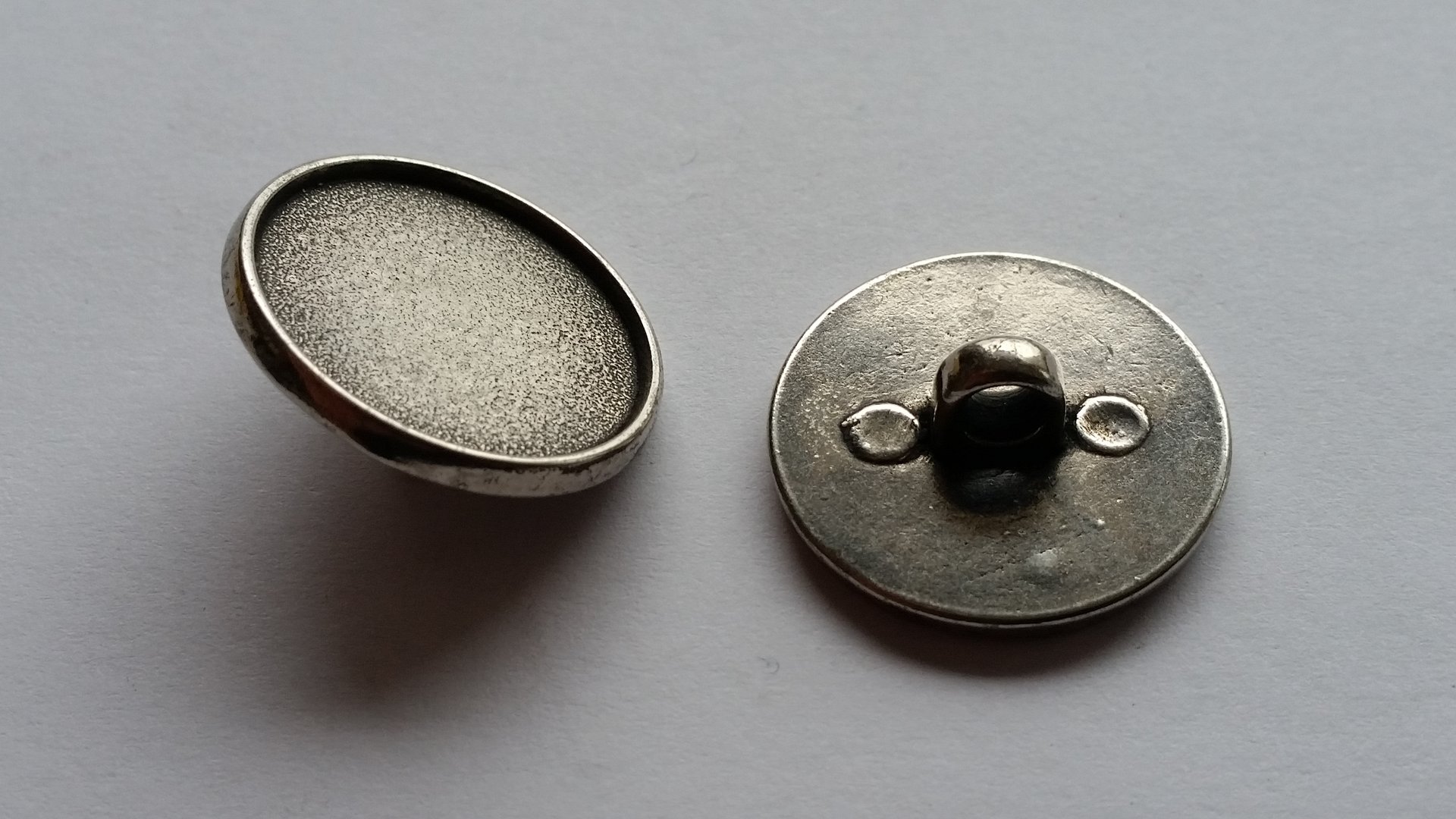 Metallknopf mit Öse im Durchmesser 20 mm