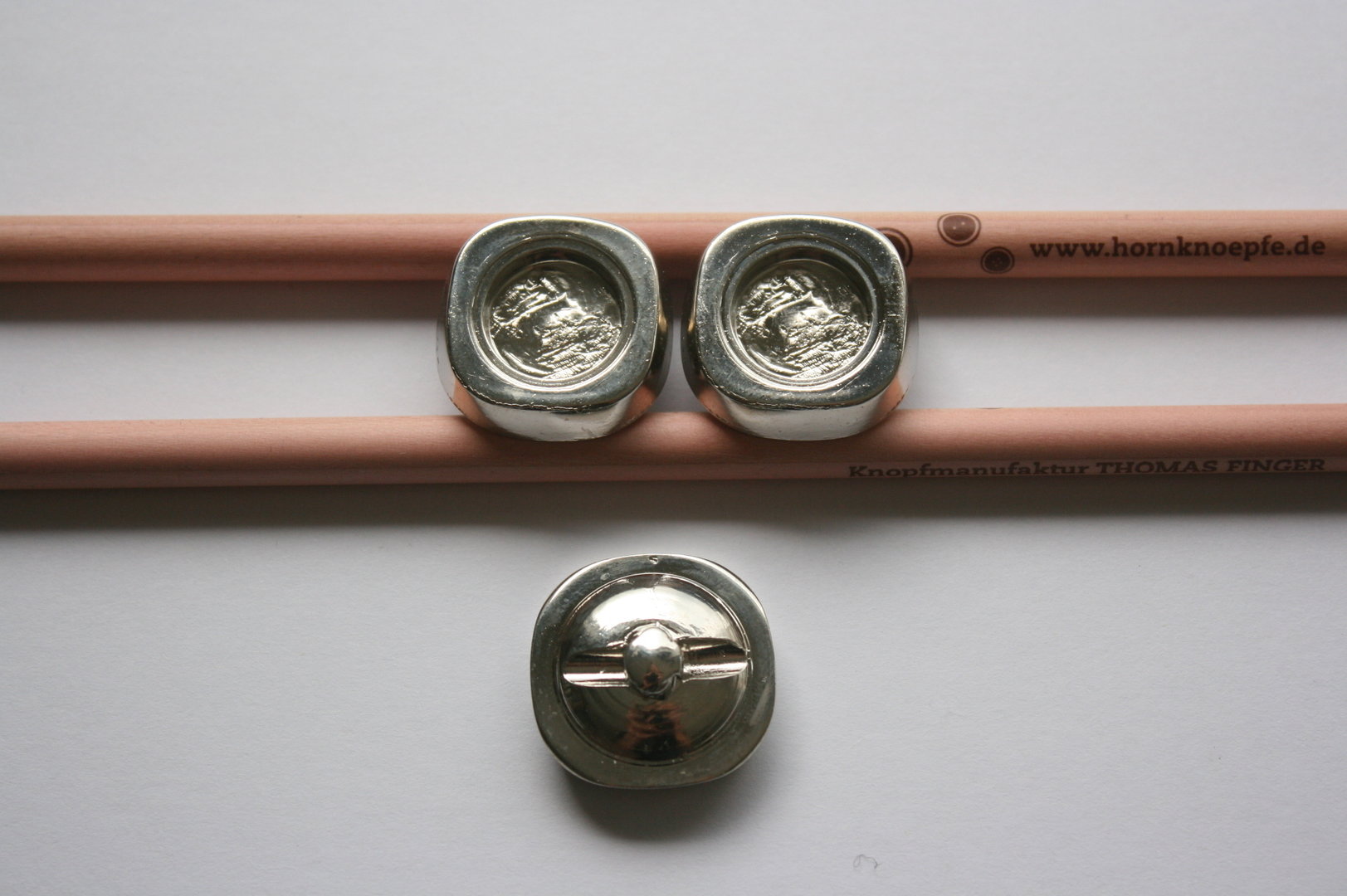 Kunststoffknopf in Metalloptik 28mm