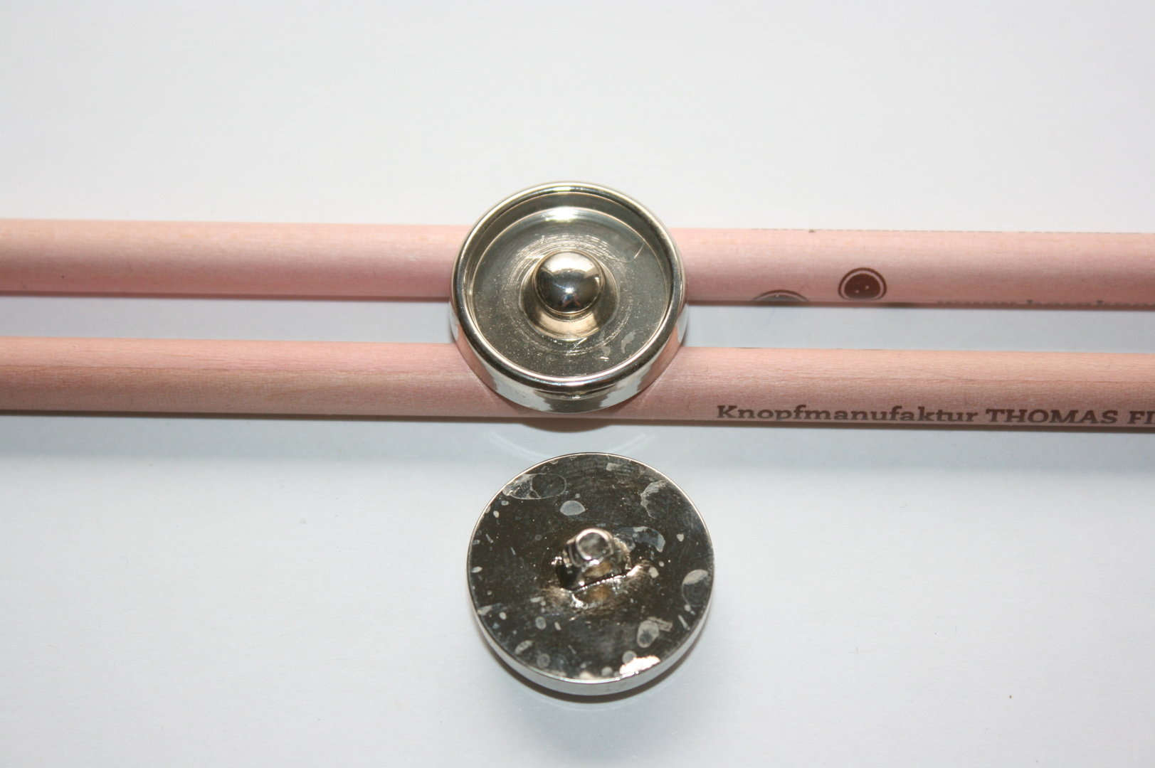 Kunststoffknopf in Metalloptik 23 mm