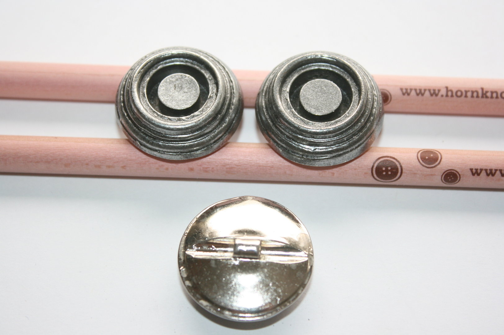 Kunststoffknopf in Metalloptik 25 mm