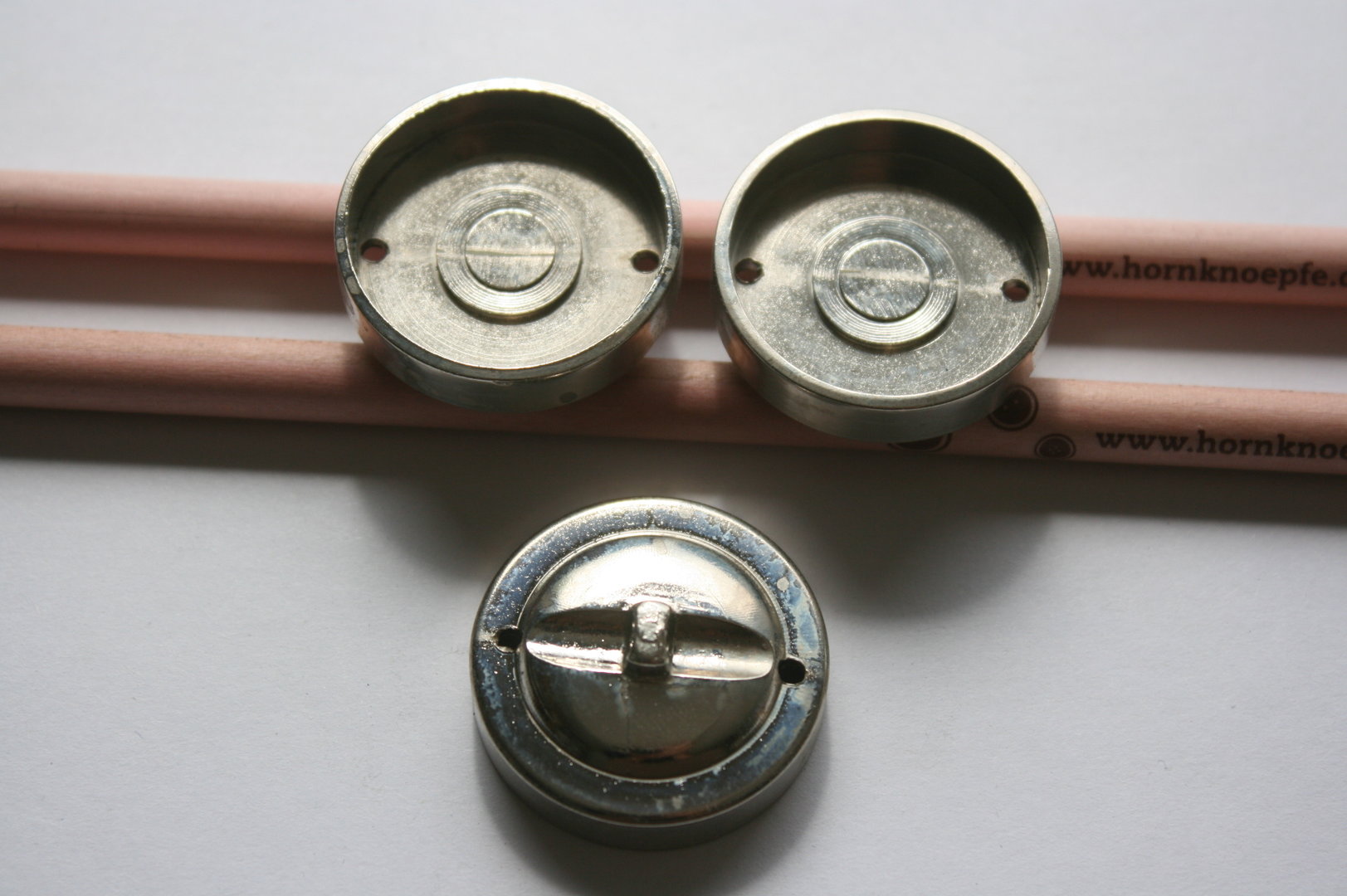 Kunststoffknopf in Metalloptik 30 mm